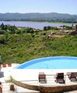 (codigo 100) EXCELENTE CHALET DE CATEGORIA CON TODA LA VISTA PANORAMICA A LA CIUDAD Y AL LAGO