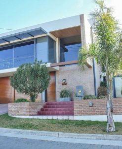 (codigo 801) EXCELENTE CHALET DE CATEGORIA CON VISTA PANORAMICA A LA CIUDAD