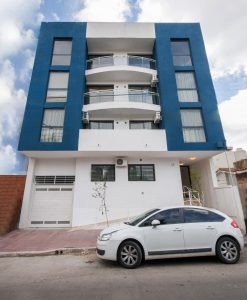 (codigo 304)  DEPARTAMENTO AL FRENTE CON BALCON A LA CALLE A 1 CUADRA Y MEDIA DEL PLENO CENTRO