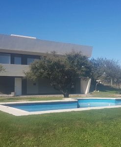 (codigo 805) VENDO PRECIOSO CHALET EN BARRIO PRIVADO ....ENTRE CORDOBA CAPITAL Y VILLA CARLOS PAZ