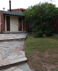 (codigo 820) VENDO EXCELENTE CHALET CON HERMOSA VISTA PANORAMICA A TODA LA CIUDAD Y EL LAGO