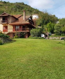 (codigo 802) HERMOSO CHALET CON VISTA PANORAMICA AL LAGO Y A LA CIUDAD EN BARRIO RESIDENCIAL