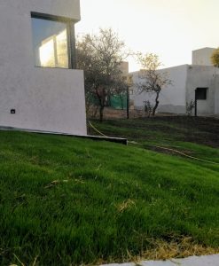 (codigo 822) HERMOSA CASA EN VENTA BARRIO PRIVADO A ESTRENAR! 3 DORMITORIOS.