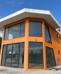 (Cod.1900) Local sobre calle principal, en Villa Carlos Paz!