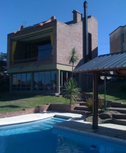 (codigo 806) VENDO EXCELENTE CHALET DE CATEGORIA CON VISTA PANORAMICA AL LAGO Y A LA CIUDAD DE VILLA CARLOS PAZ