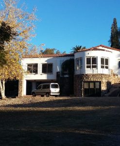 (codigo 808) VENDO EN VILLA CARLOS PAZ HERMOSO CHALET A POCAS CUADRAS DEL PLENO CENTRO