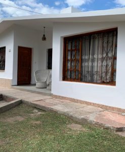 (codigo 823) VENDO HERMOSO CHALET EN BARRIO RESIDENCIAL A 1 CUADRA DE LA RUTA