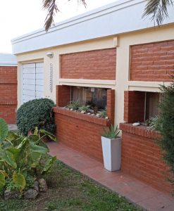 (codigo 812)  VILLA CARLOS PAZ ...VENDO CHALET EN BARRIO RESIDENCIAL CON FACIL SALIDA A CORODBA